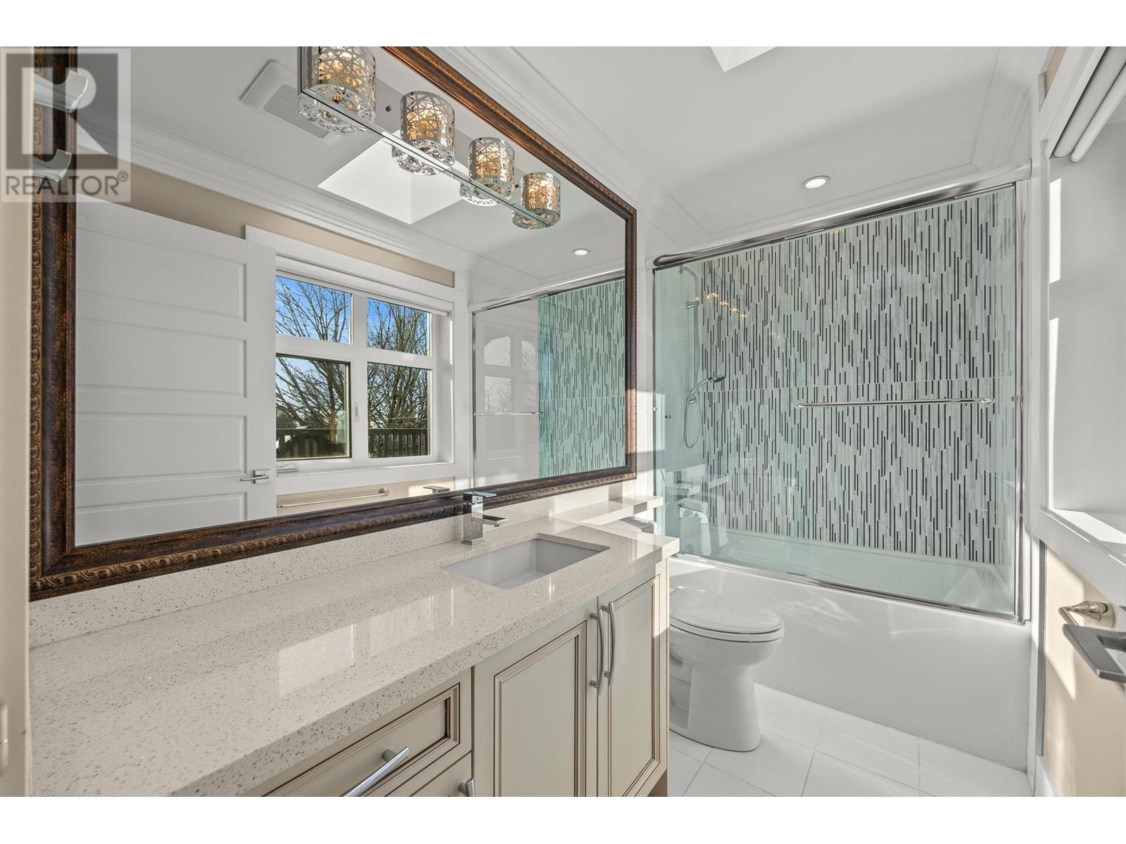 Listing Picture 17 of 24 : 273 E 58TH AVENUE, Vancouver / 溫哥華 - 魯藝地產 Yvonne Lu Group - MLS Medallion Club Member