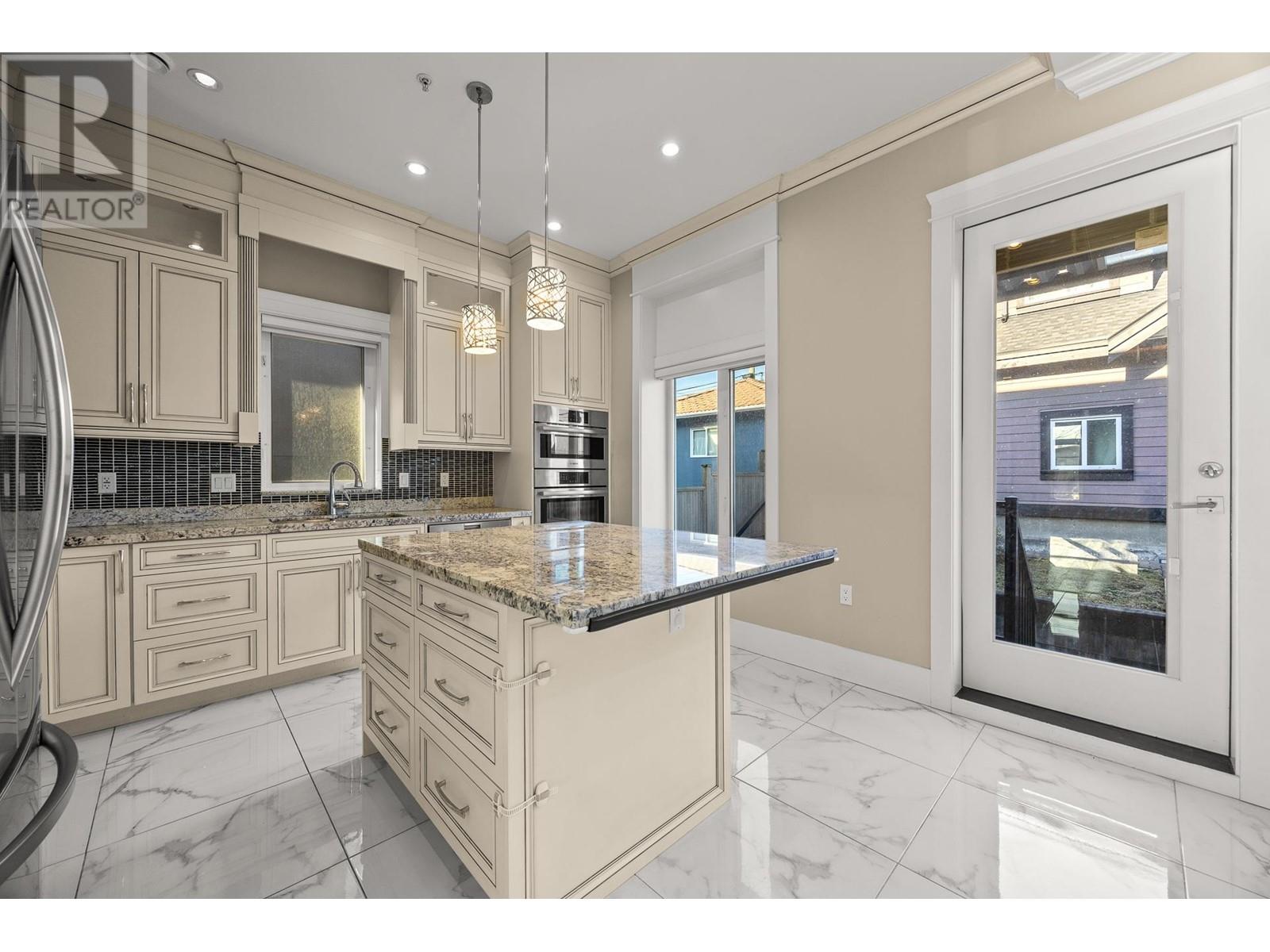 Listing Picture 13 of 24 : 273 E 58TH AVENUE, Vancouver / 溫哥華 - 魯藝地產 Yvonne Lu Group - MLS Medallion Club Member