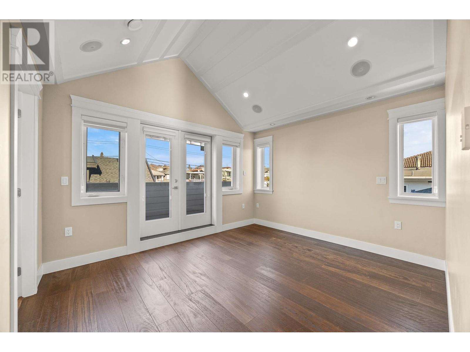 Listing Picture 21 of 24 : 273 E 58TH AVENUE, Vancouver / 溫哥華 - 魯藝地產 Yvonne Lu Group - MLS Medallion Club Member