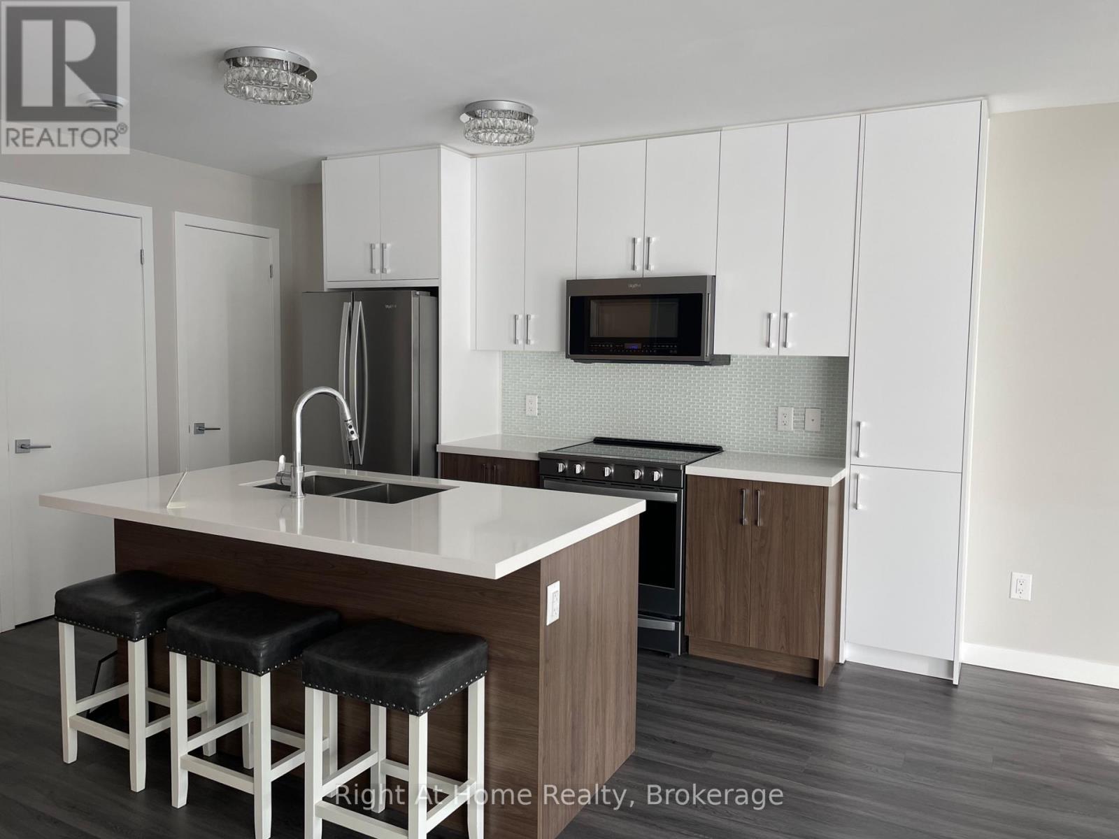 Property at 606 - 455 CHARLTON AVENUE E image 4