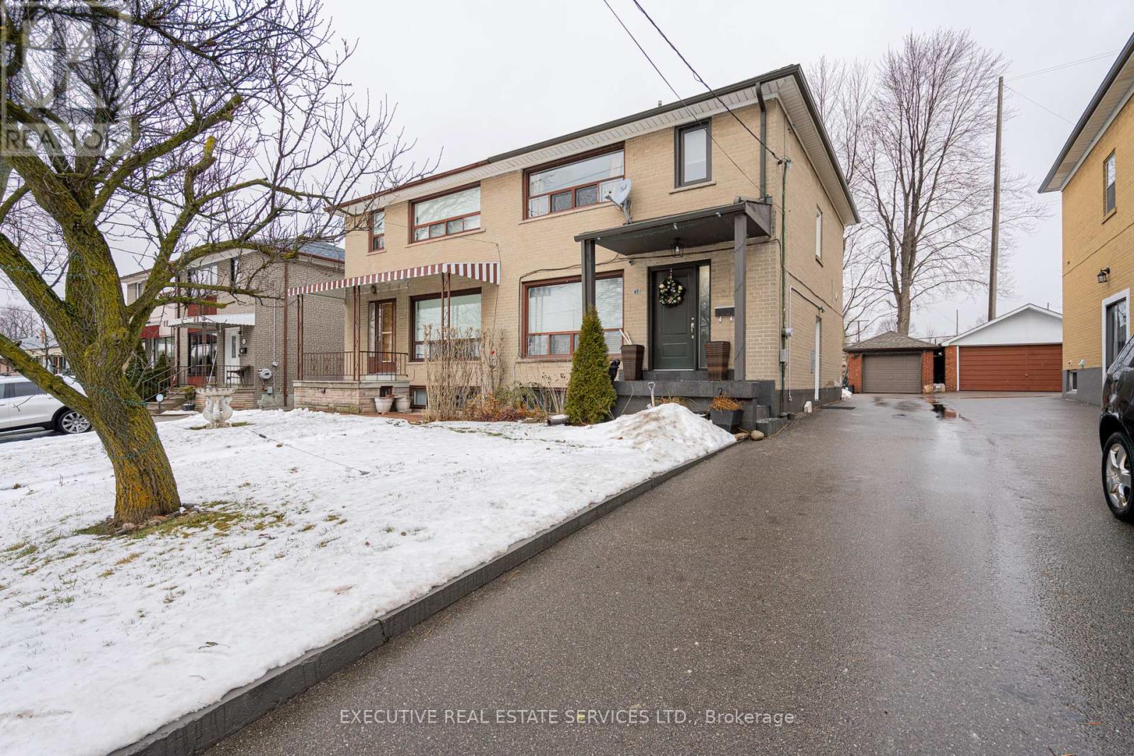 47 Foxrun Avenue, Toronto (Downsview-Roding-Cfb), Ontario  M3L 1L9 - Photo 2 - W11941399