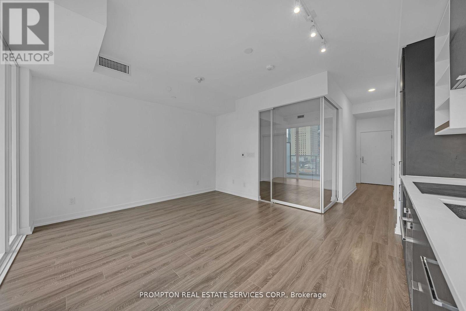 623 - 20 Edward Street, Toronto, Ontario  M5G 0C5 - Photo 6 - C11941446