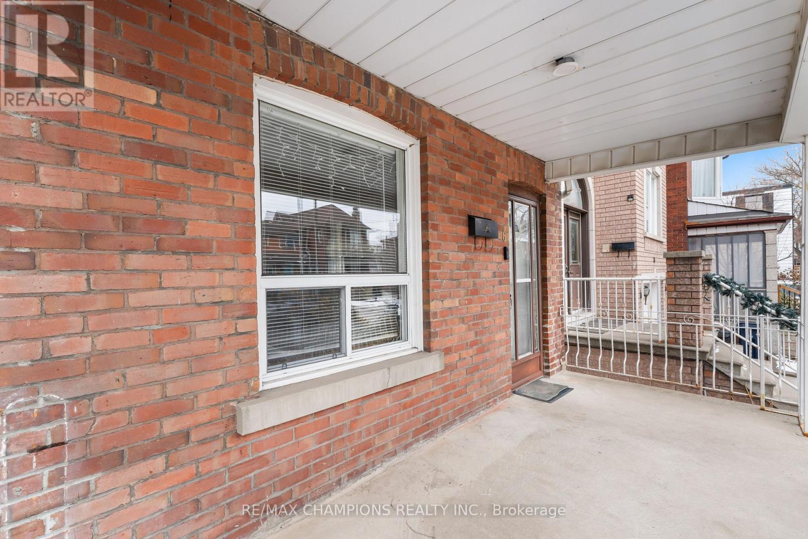 16 Macaulay Avenue, Toronto (Dovercourt-Wallace Emerson-Junction), Ontario  M6P 3P6 - Photo 3 - W11941591