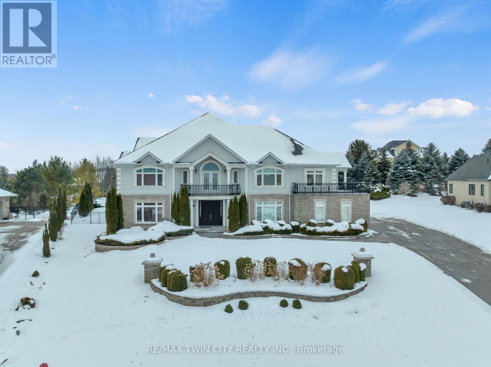 26 PADDOCK COURT, Kitchener, Ontario