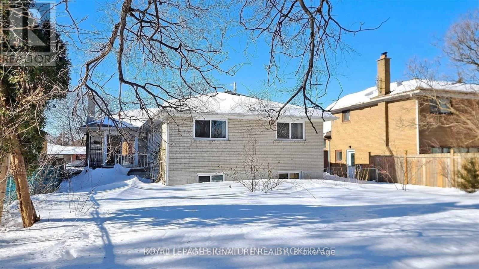 Upper - 17 Baroness Crescent, Toronto, Ontario  M2J 3K4 - Photo 38 - C11941627