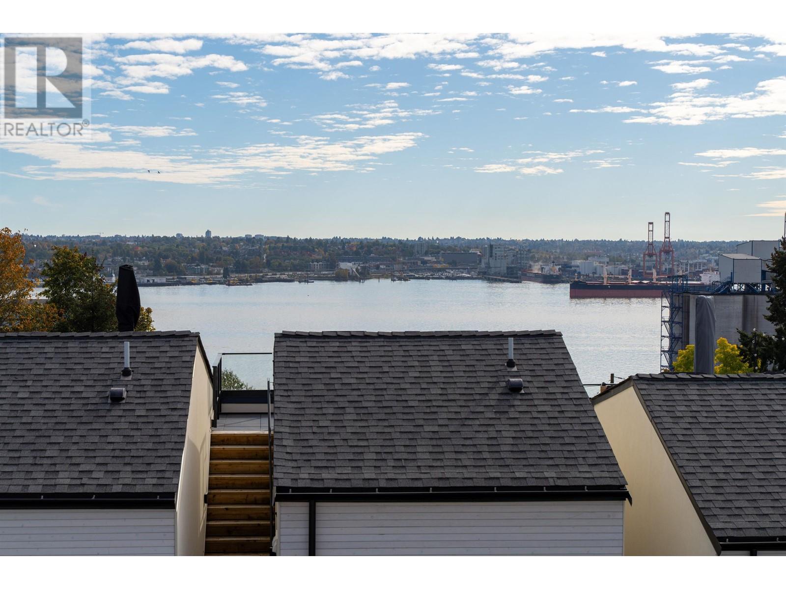 228 650 E 2nd Street, North Vancouver, British Columbia  V7M 1E3 - Photo 2 - R2960191