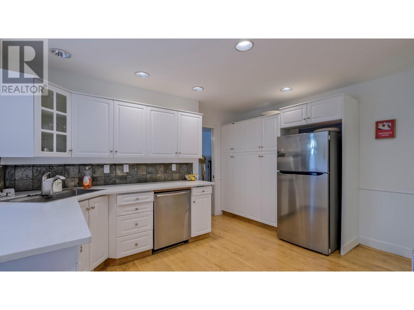 Property at 633 Glenwood Avenue image 5