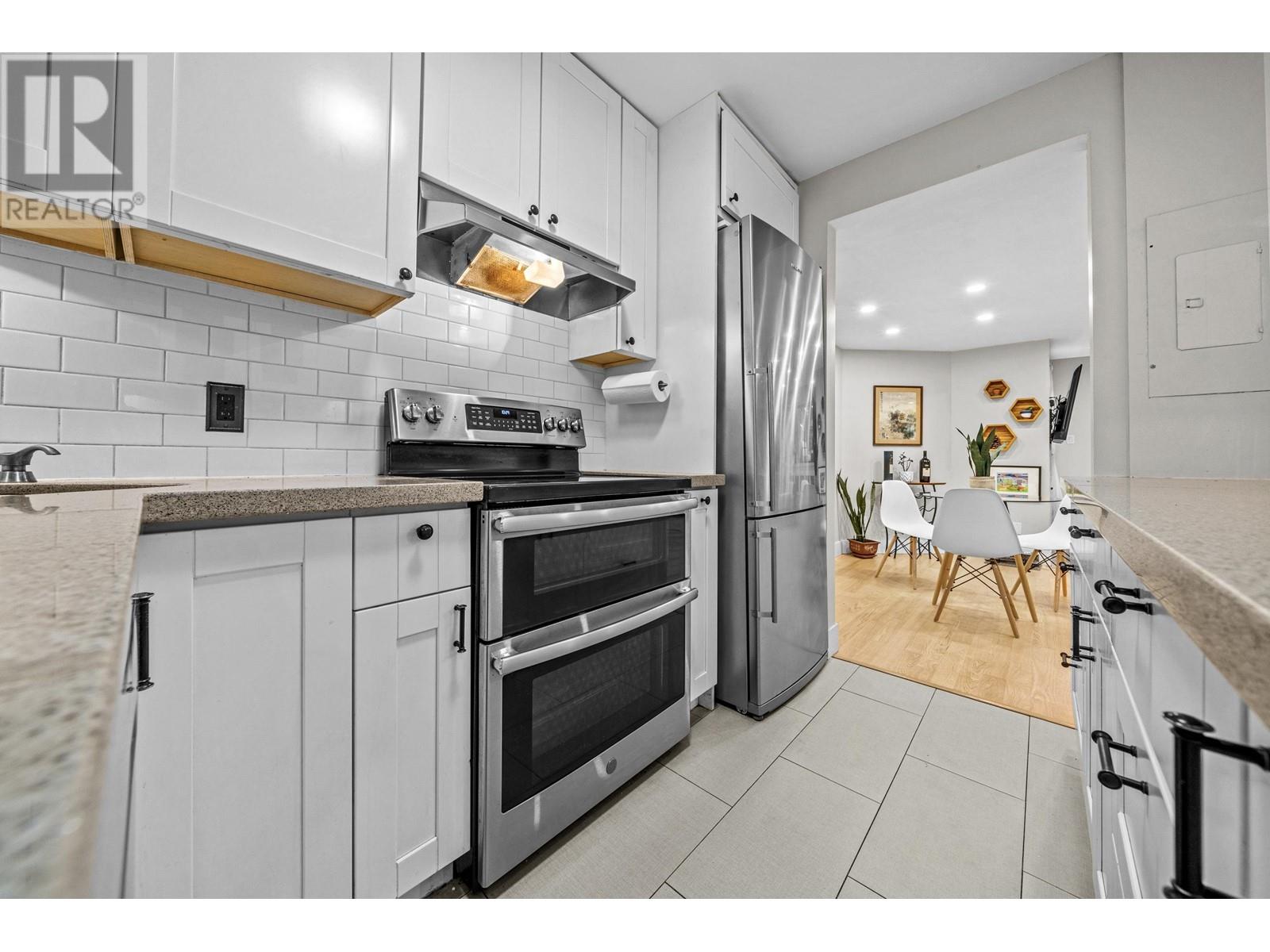 Listing Picture 11 of 33 : 104 1922 W 7TH AVENUE, Vancouver / 溫哥華 - 魯藝地產 Yvonne Lu Group - MLS Medallion Club Member