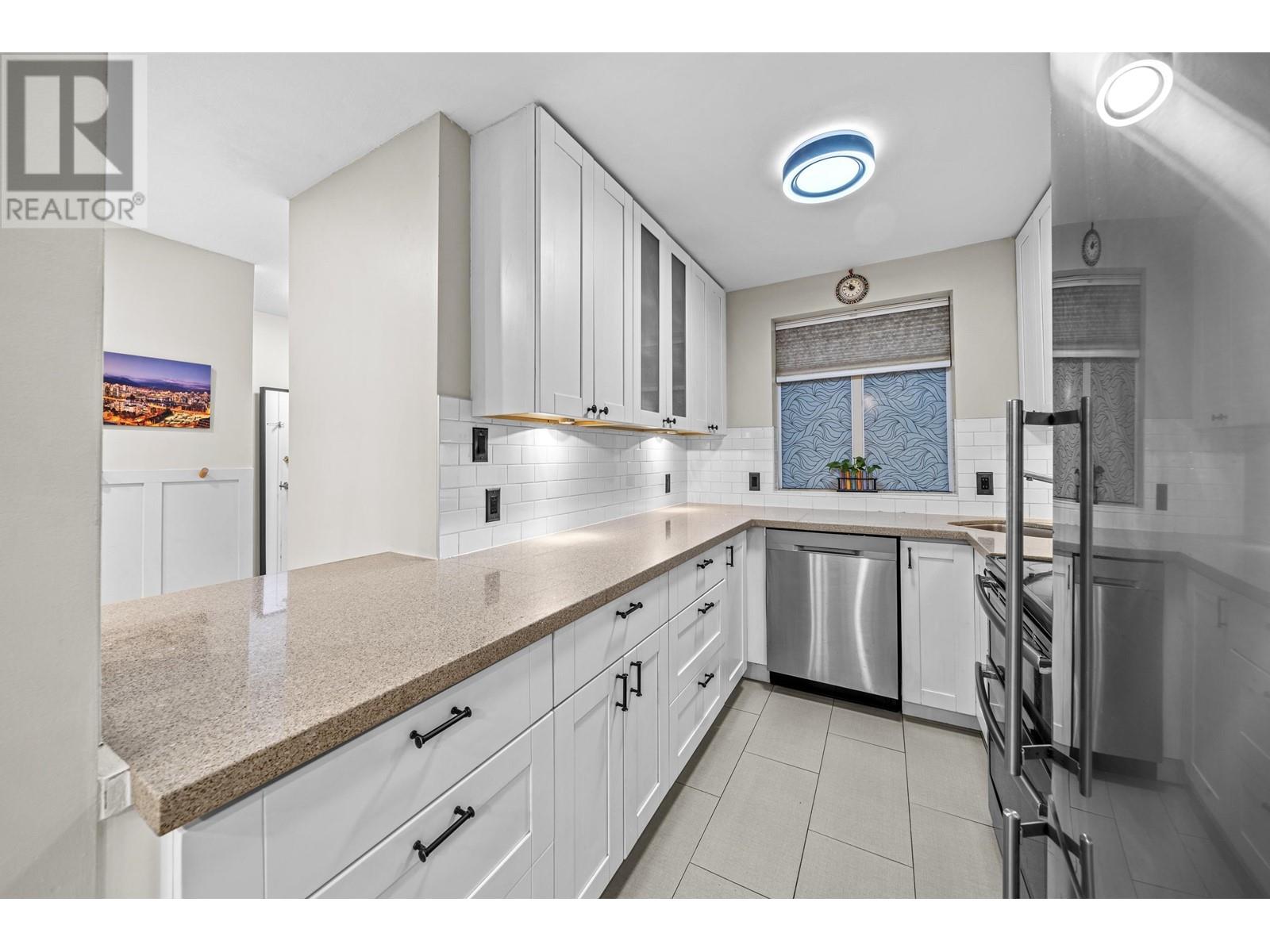 Listing Picture 12 of 33 : 104 1922 W 7TH AVENUE, Vancouver / 溫哥華 - 魯藝地產 Yvonne Lu Group - MLS Medallion Club Member