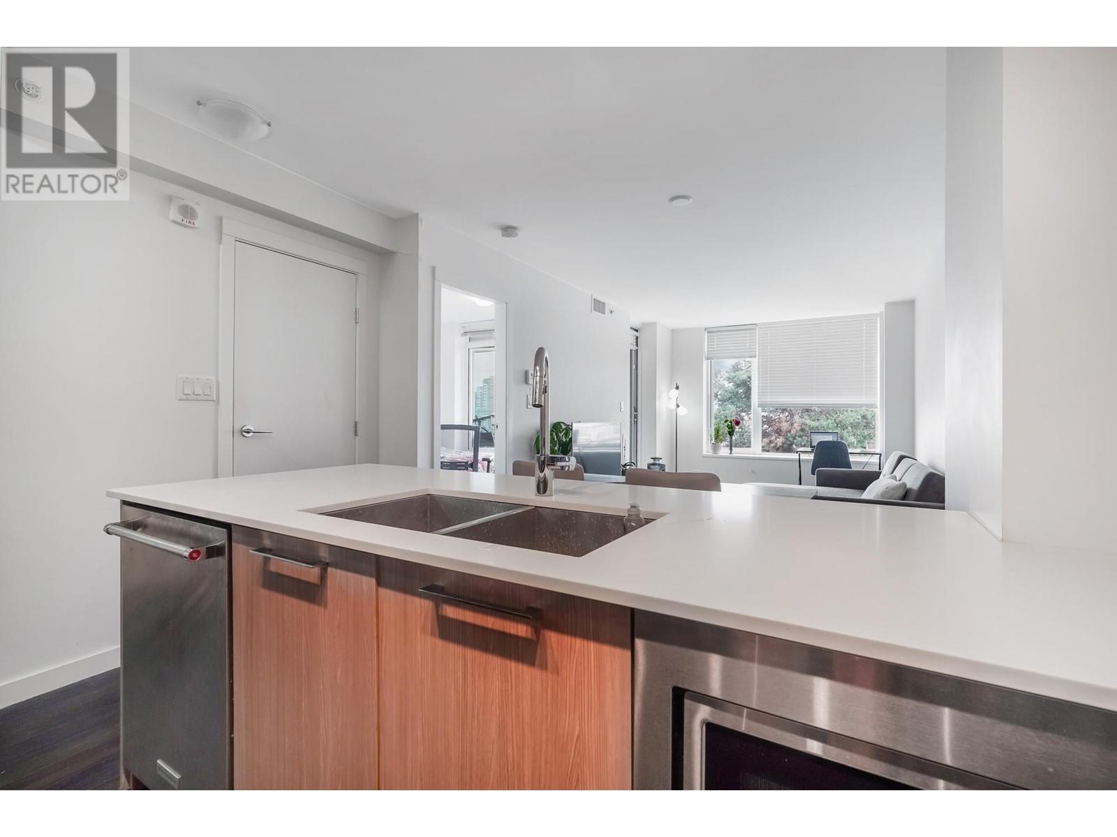 Listing Picture 11 of 32 : 304 5619 CEDARBRIDGE WAY, Richmond / 烈治文 - 魯藝地產 Yvonne Lu Group - MLS Medallion Club Member