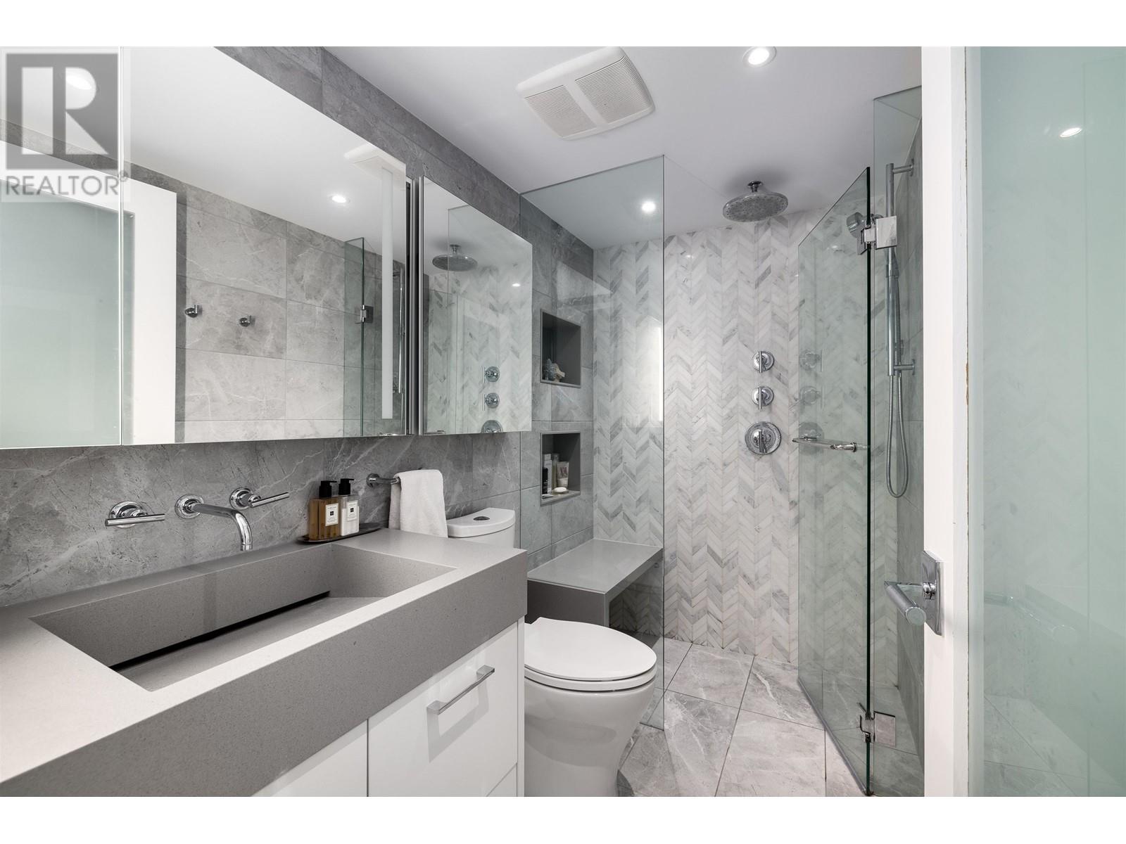 Listing Picture 13 of 28 : 1603 33 SMITHE STREET, Vancouver / 溫哥華 - 魯藝地產 Yvonne Lu Group - MLS Medallion Club Member