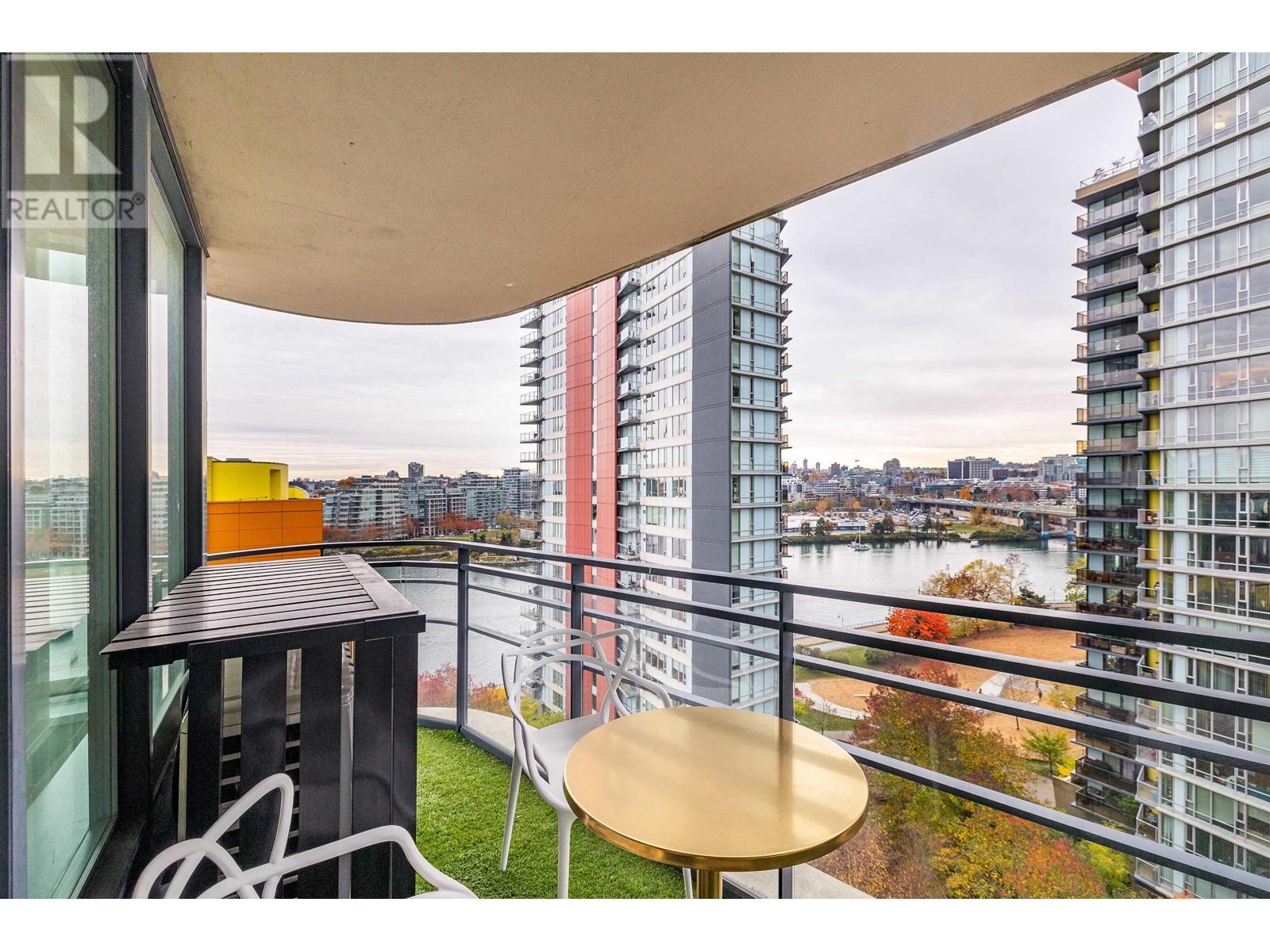 Listing Picture 17 of 28 : 1603 33 SMITHE STREET, Vancouver / 溫哥華 - 魯藝地產 Yvonne Lu Group - MLS Medallion Club Member