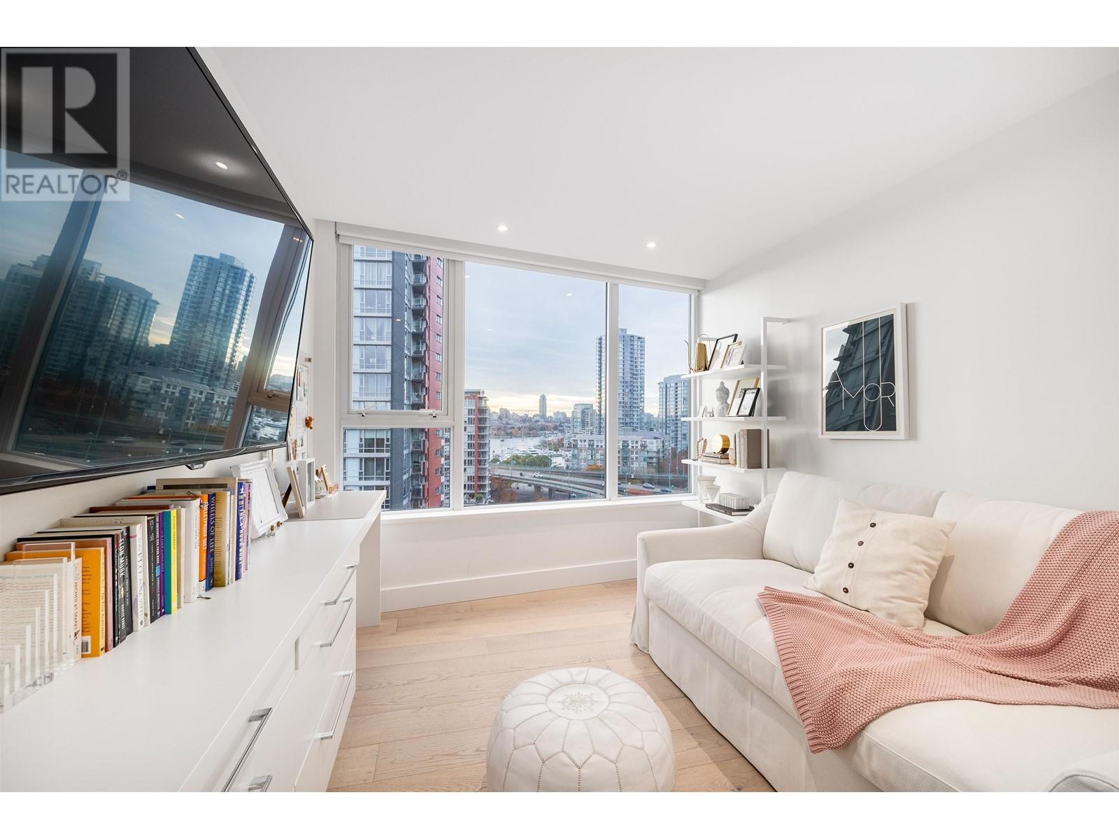 Listing Picture 12 of 28 : 1603 33 SMITHE STREET, Vancouver / 溫哥華 - 魯藝地產 Yvonne Lu Group - MLS Medallion Club Member