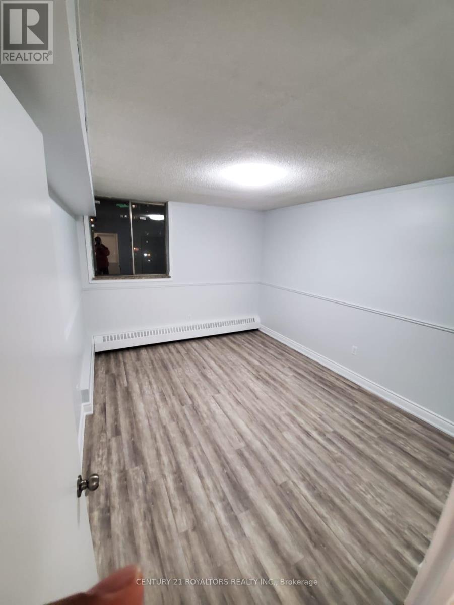 Property at 1013 - 320 DIXON ROAD image 4