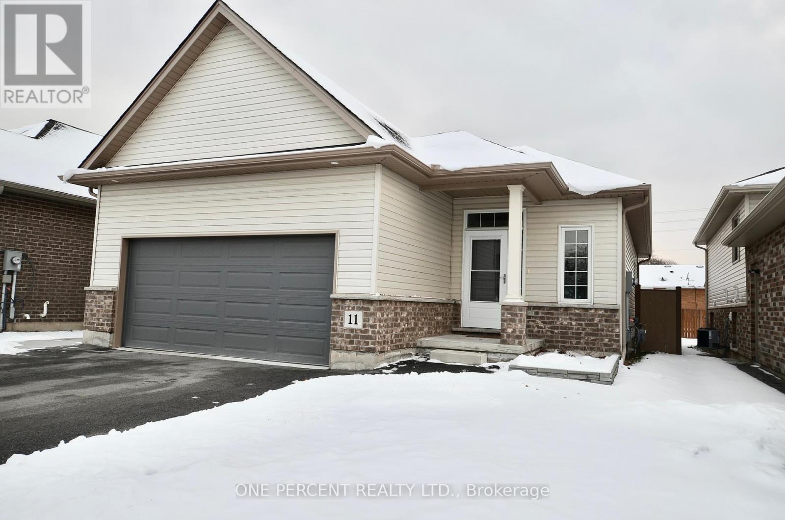 11 BERKSHIRE DRIVE, St. Catharines, Ontario