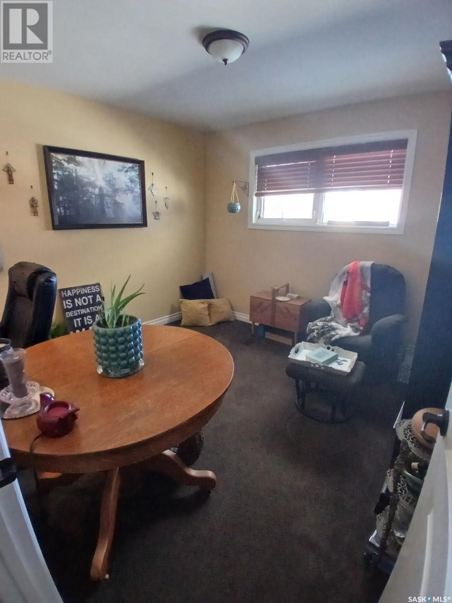 589 Poplar Crescent, Shaunavon, Saskatchewan  S0N 2M0 - Photo 12 - SK993643