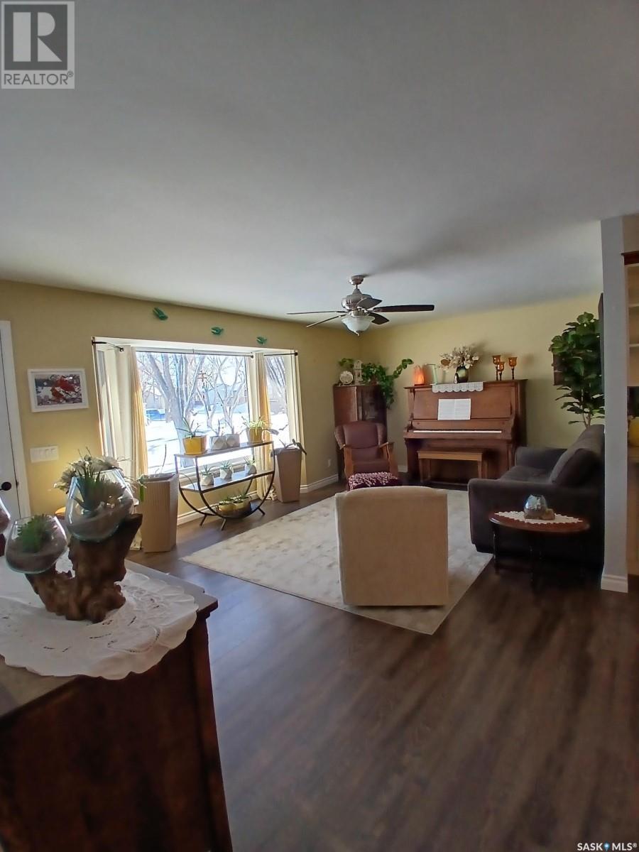 Property at 589 Poplar CRESCENT image 4
