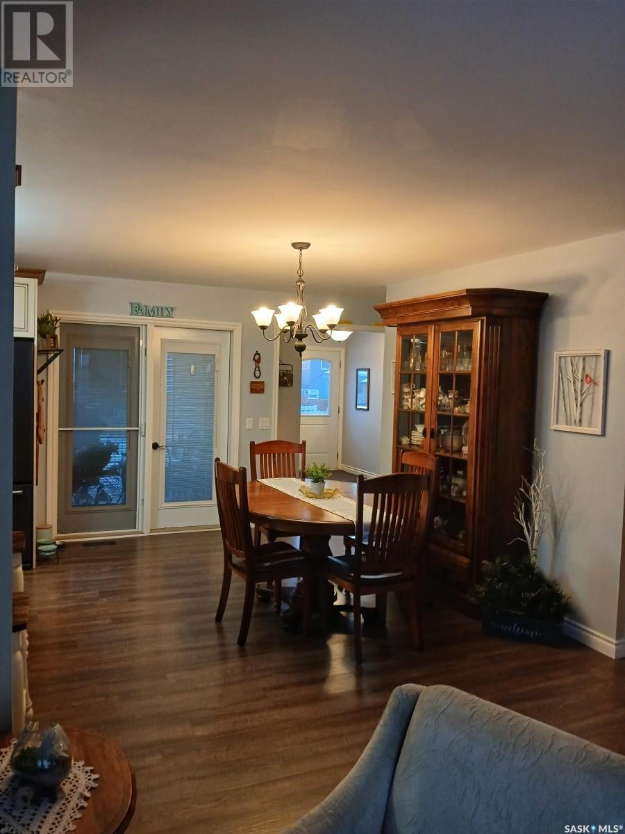 589 Poplar Crescent, Shaunavon, Saskatchewan  S0N 2M0 - Photo 9 - SK993643