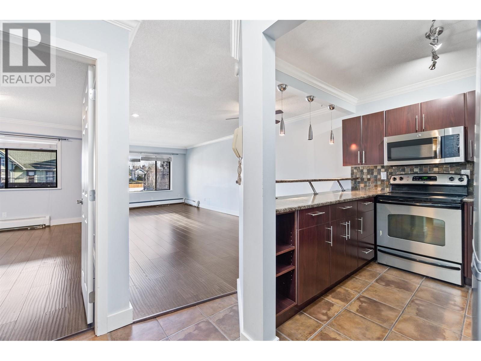 302 436 Seventh Street, New Westminster, British Columbia  V3M 3L3 - Photo 5 - R2959621