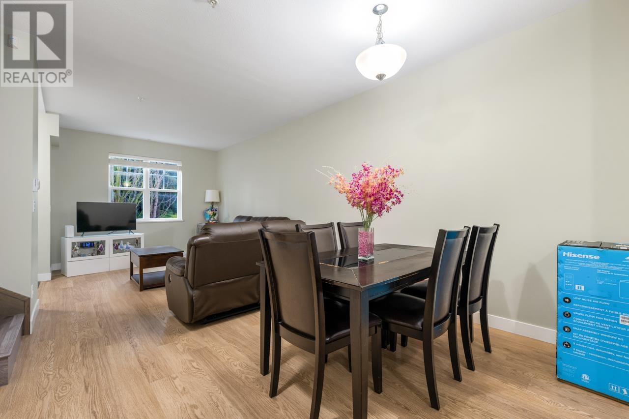 Listing Picture 4 of 17 : 203 4135 SARDIS STREET, Burnaby / 本拿比 - 魯藝地產 Yvonne Lu Group - MLS Medallion Club Member