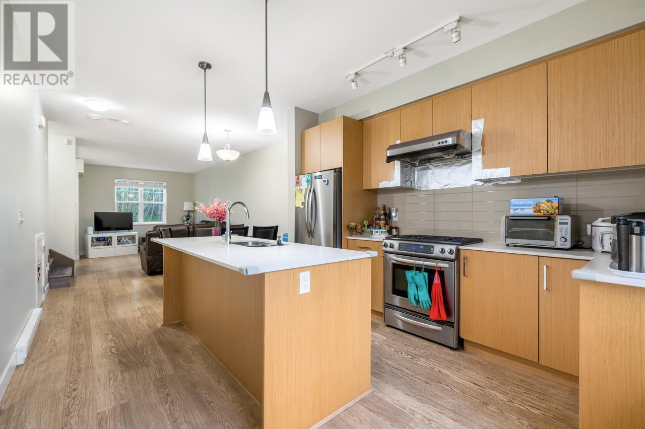Listing Picture 6 of 17 : 203 4135 SARDIS STREET, Burnaby / 本拿比 - 魯藝地產 Yvonne Lu Group - MLS Medallion Club Member