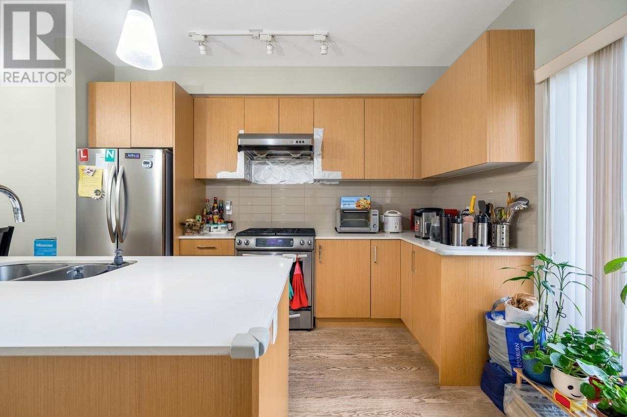 Listing Picture 7 of 17 : 203 4135 SARDIS STREET, Burnaby / 本拿比 - 魯藝地產 Yvonne Lu Group - MLS Medallion Club Member