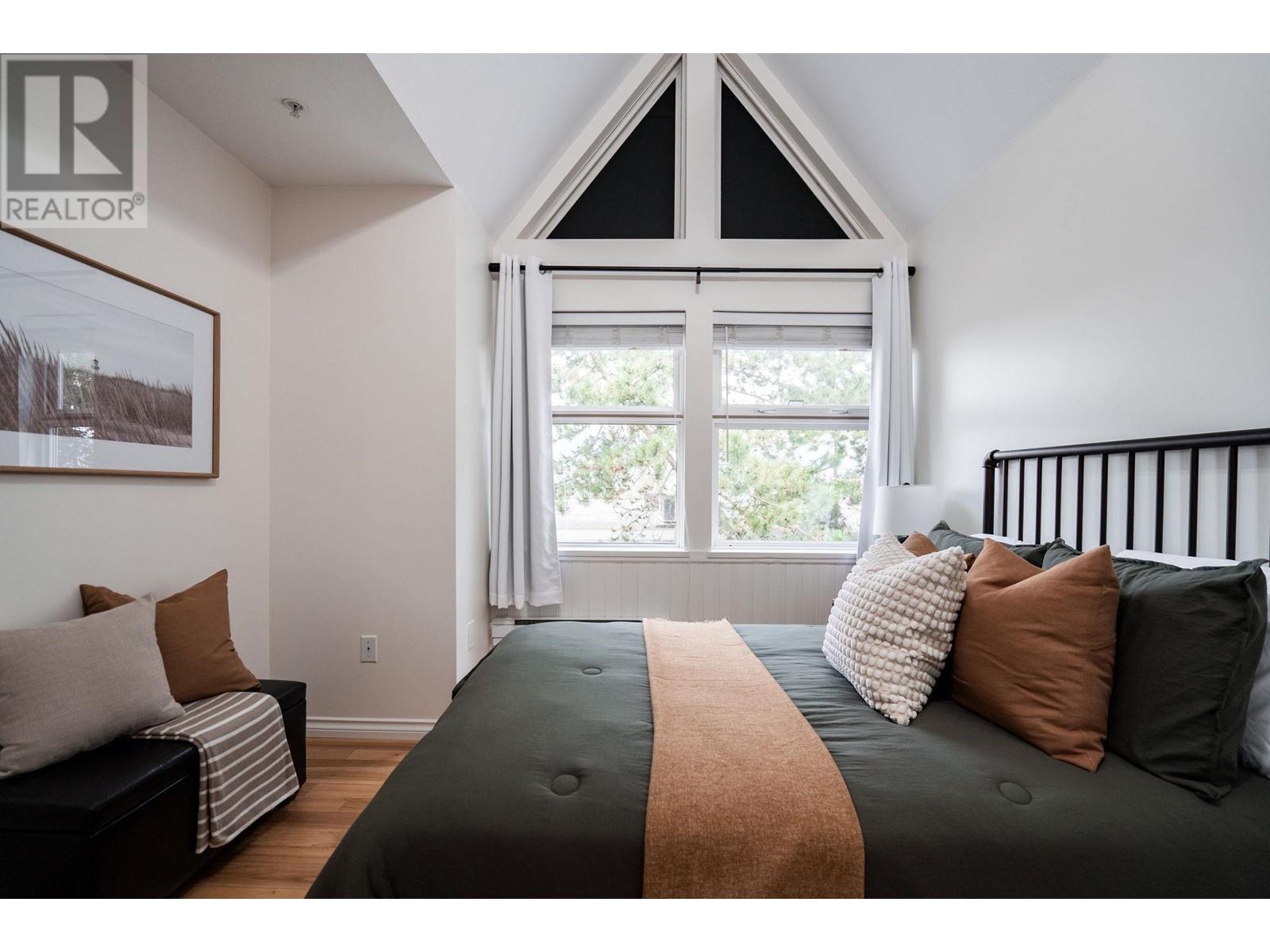 PH1 1915 E GEORGIA STREET