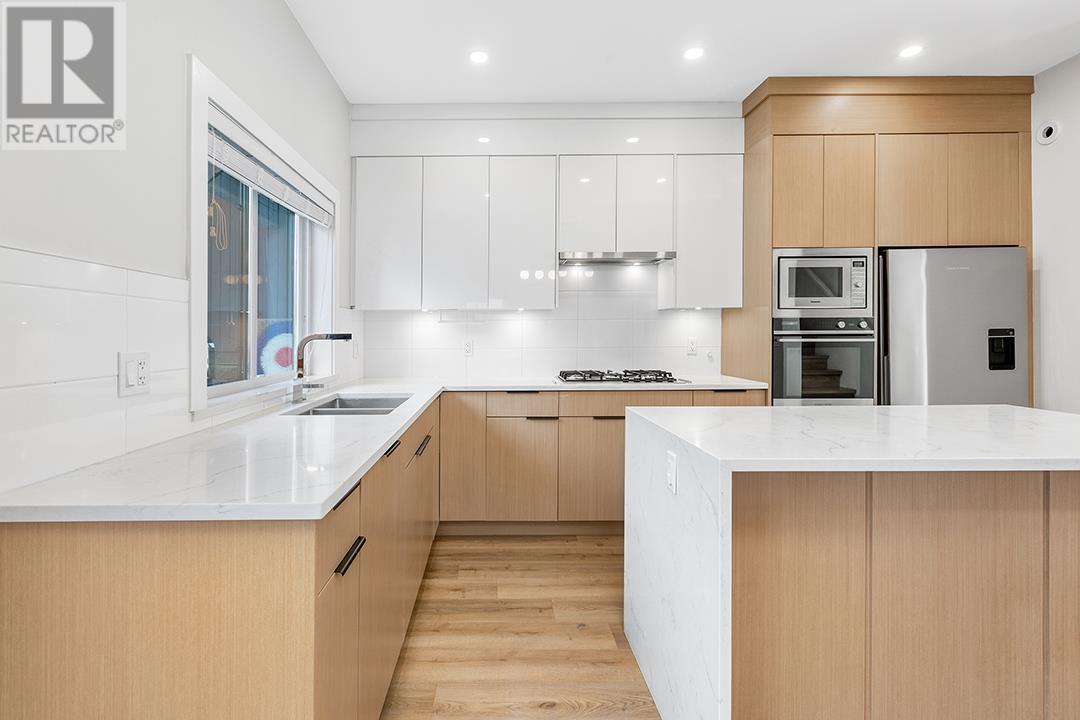 110 3409 Harper Road, Coquitlam, British Columbia V3E 3H1 - Photo 2 - R2960278