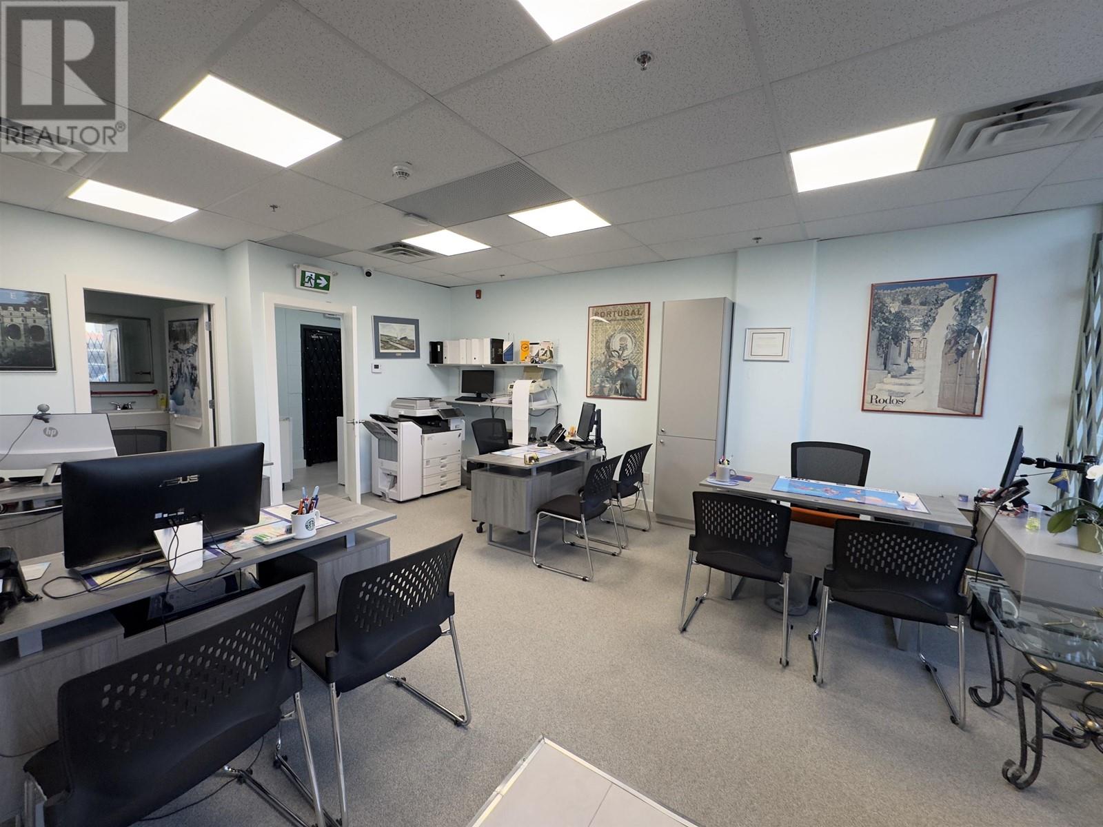 Listing Picture 3 of 11 : 1687 RENFREW STREET, Vancouver / 溫哥華 - 魯藝地產 Yvonne Lu Group - MLS Medallion Club Member