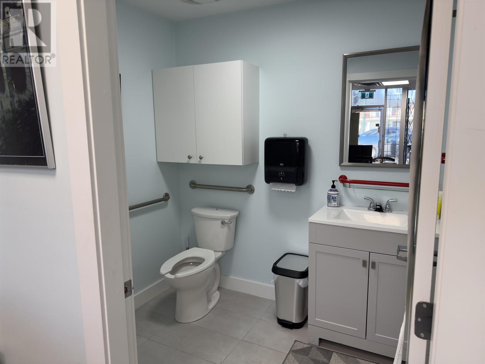 Listing Picture 9 of 11 : 1687 RENFREW STREET, Vancouver / 溫哥華 - 魯藝地產 Yvonne Lu Group - MLS Medallion Club Member