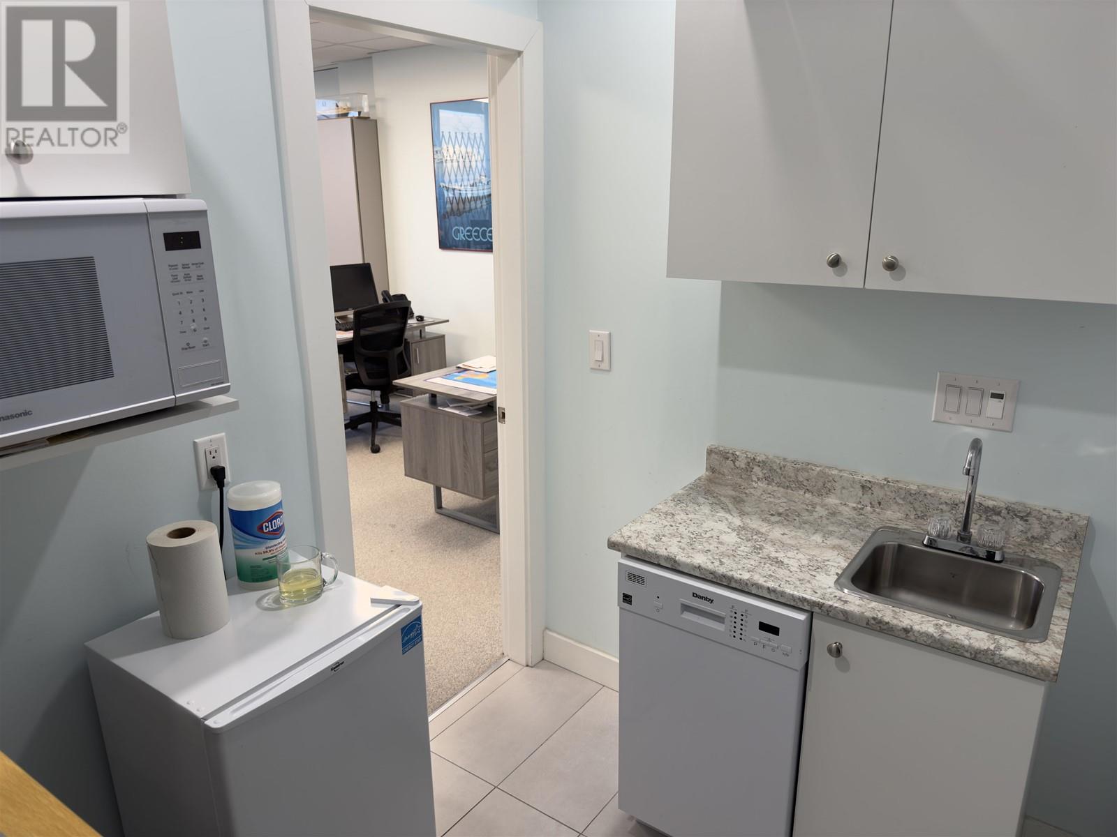 Listing Picture 8 of 11 : 1687 RENFREW STREET, Vancouver / 溫哥華 - 魯藝地產 Yvonne Lu Group - MLS Medallion Club Member