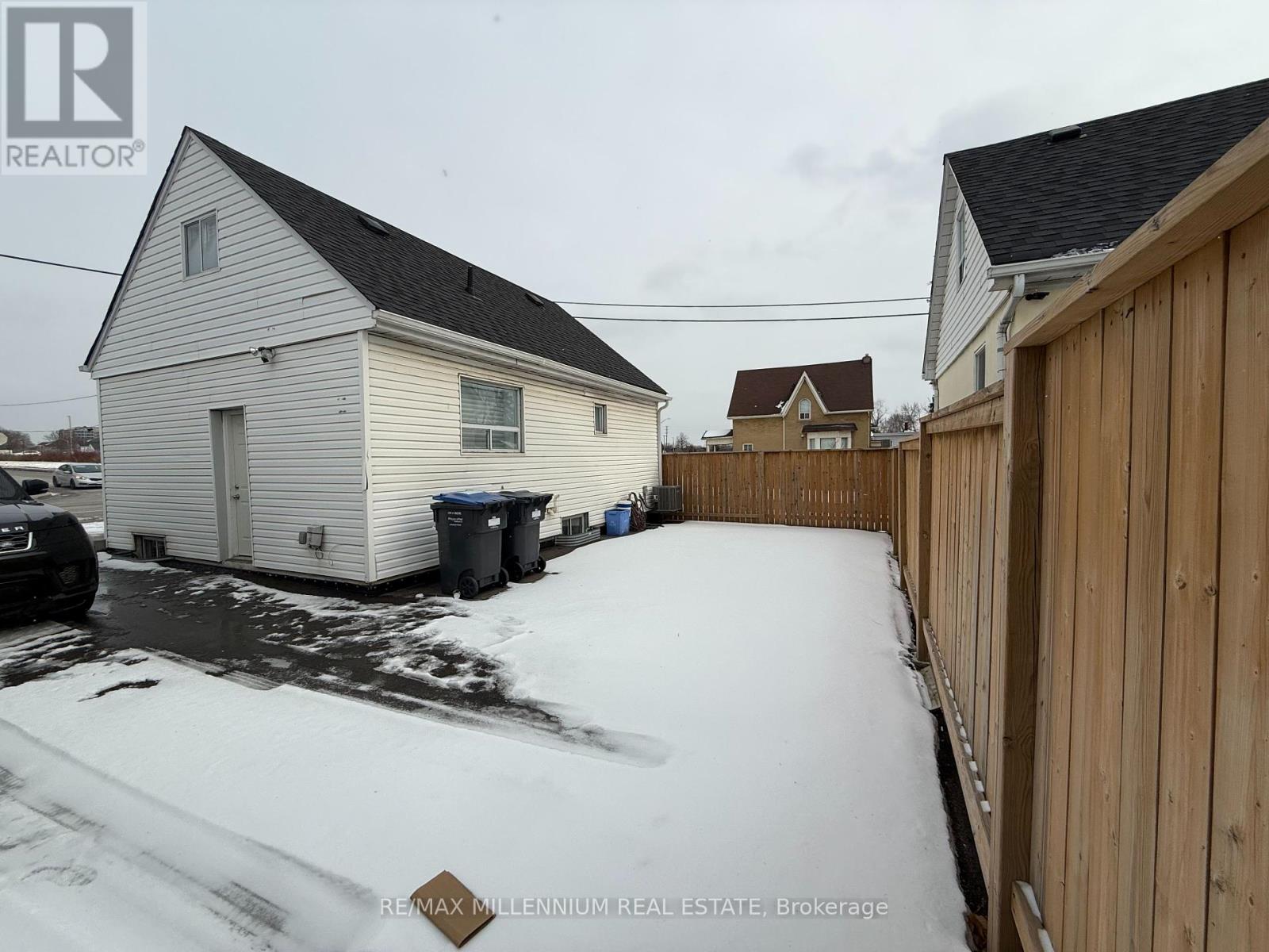 15 Centre Street S, Brampton, Ontario  L6W 2X6 - Photo 3 - W11929912