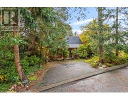 713 E ST. JAMES ROAD, North Vancouver, British Columbia
