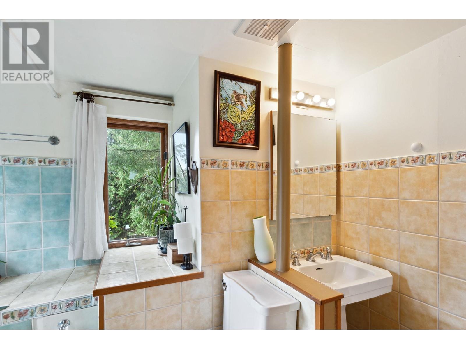 713 E St. James Road, North Vancouver, British Columbia  V7K 1G9 - Photo 10 - R2960279