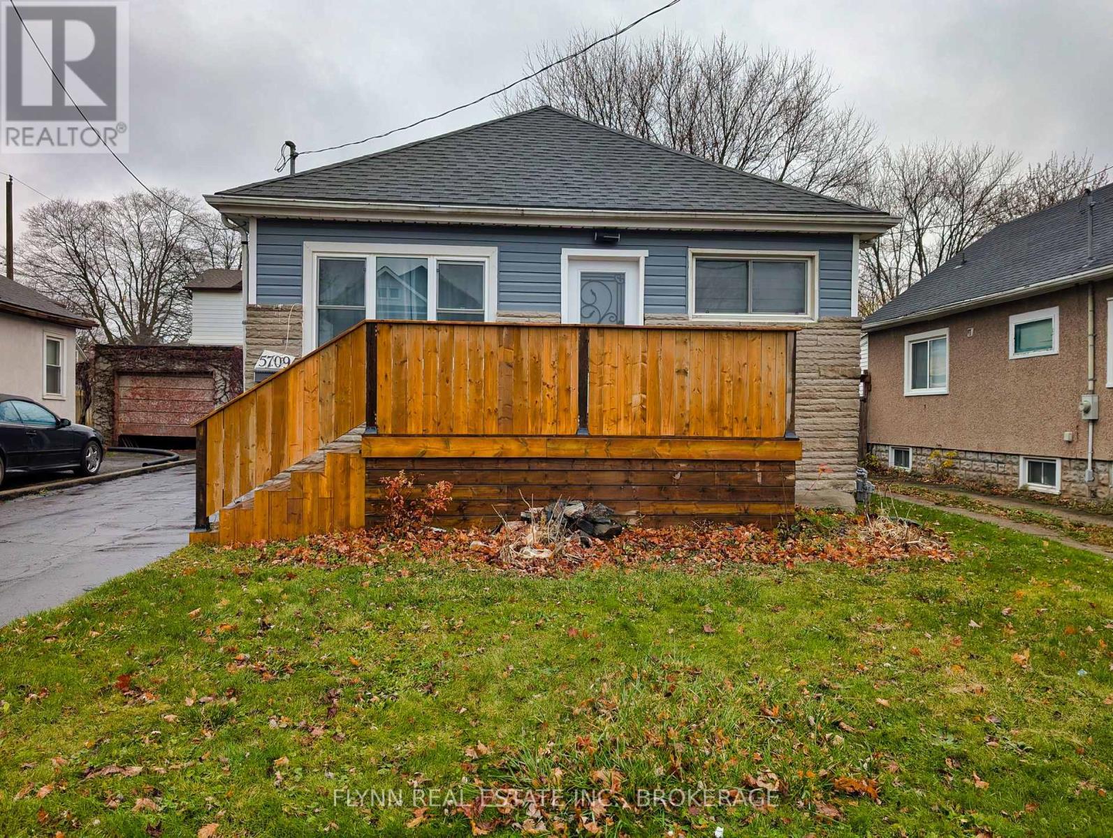 5709 Temperance Avenue, Niagara Falls, Ontario  L2G 4A6 - Photo 2 - X11821641