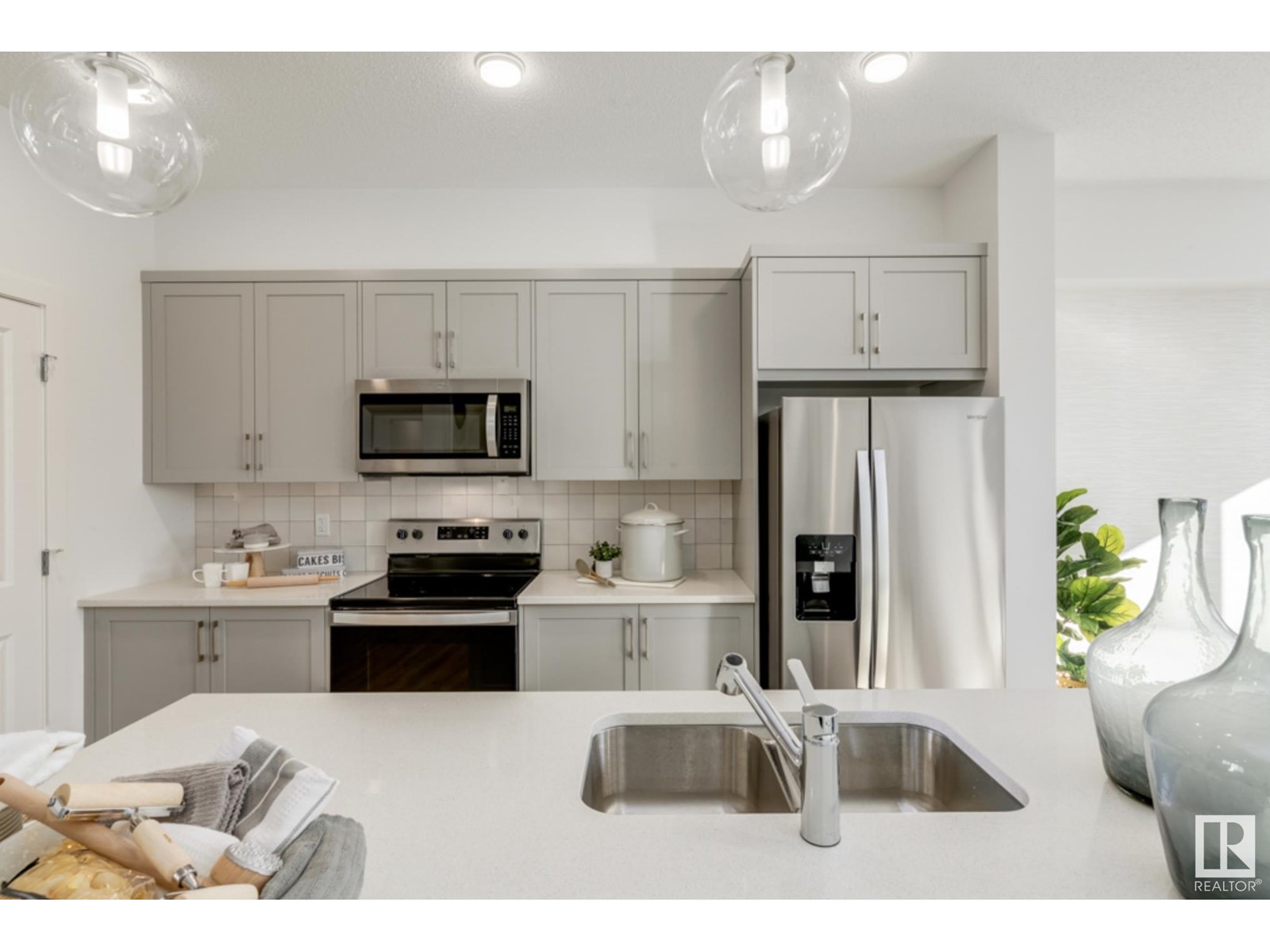 Property at 5116 69 ST image 3