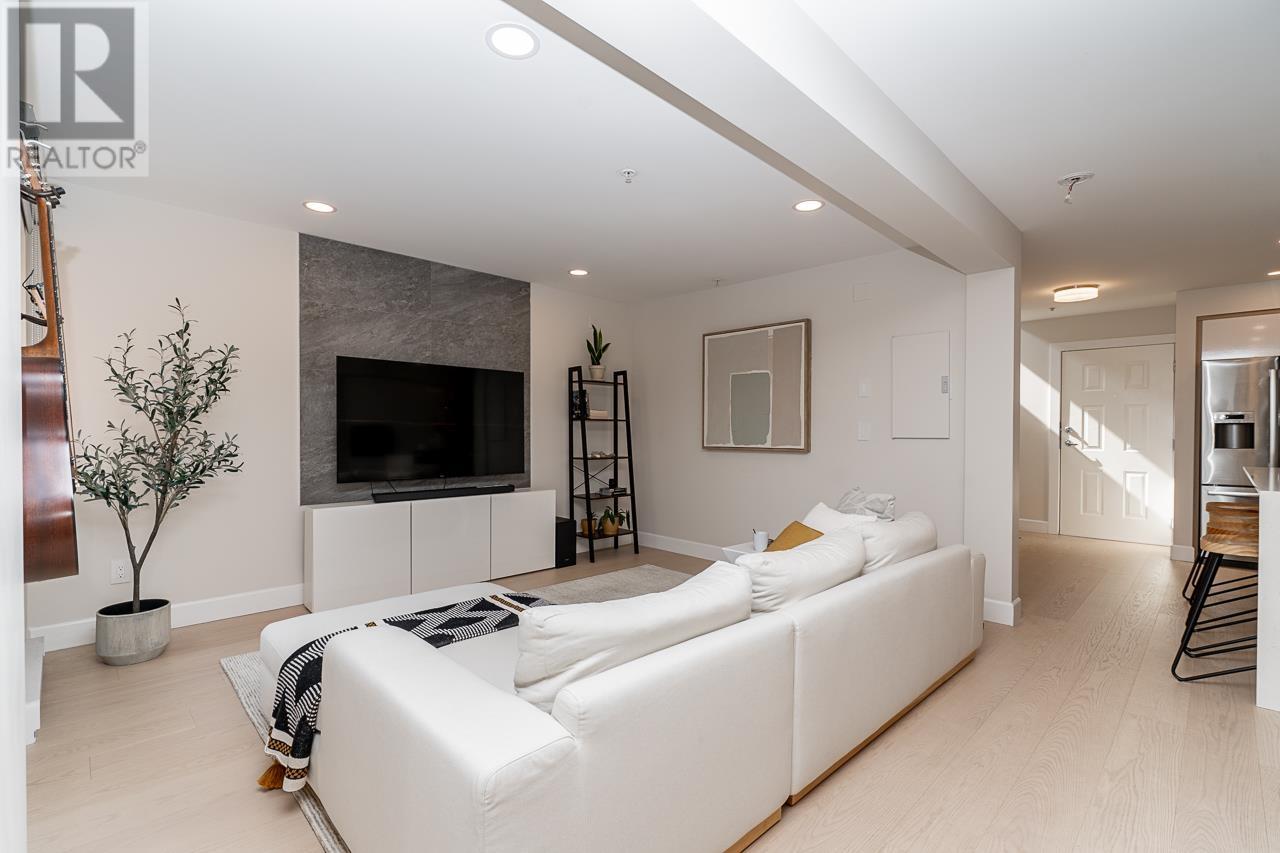 103 345 Lonsdale Avenue, North Vancouver, British Columbia  V7M 3M9 - Photo 2 - R2960318