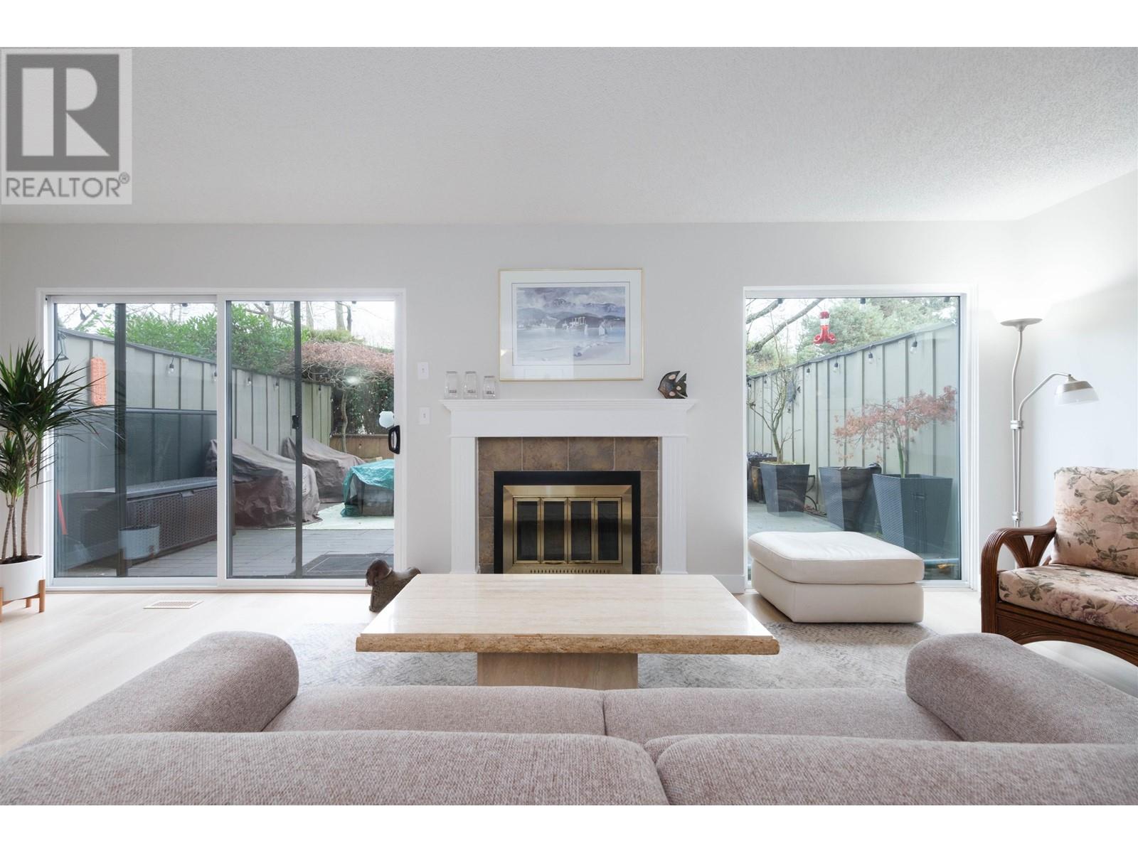 Listing Picture 2 of 37 : 45 3150 E 58TH AVENUE, Vancouver / 溫哥華 - 魯藝地產 Yvonne Lu Group - MLS Medallion Club Member