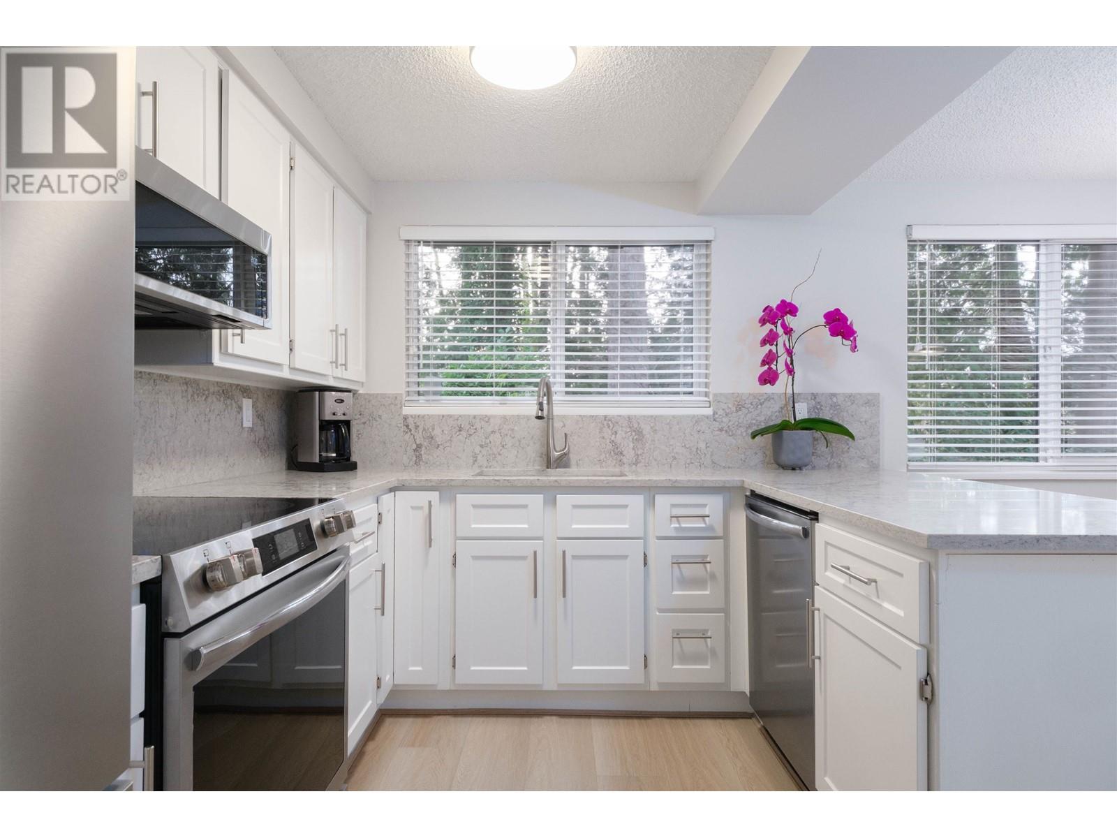 Listing Picture 5 of 37 : 45 3150 E 58TH AVENUE, Vancouver / 溫哥華 - 魯藝地產 Yvonne Lu Group - MLS Medallion Club Member