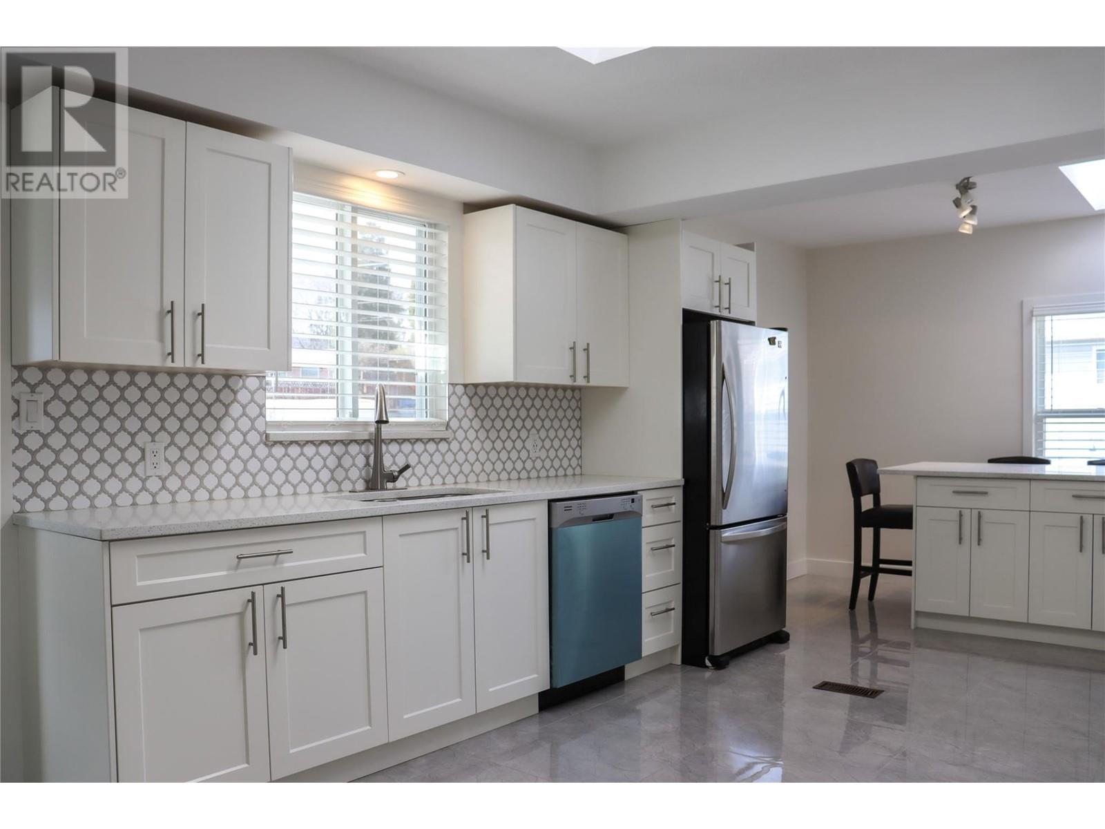 Property at 7212 HERON Lane image 3