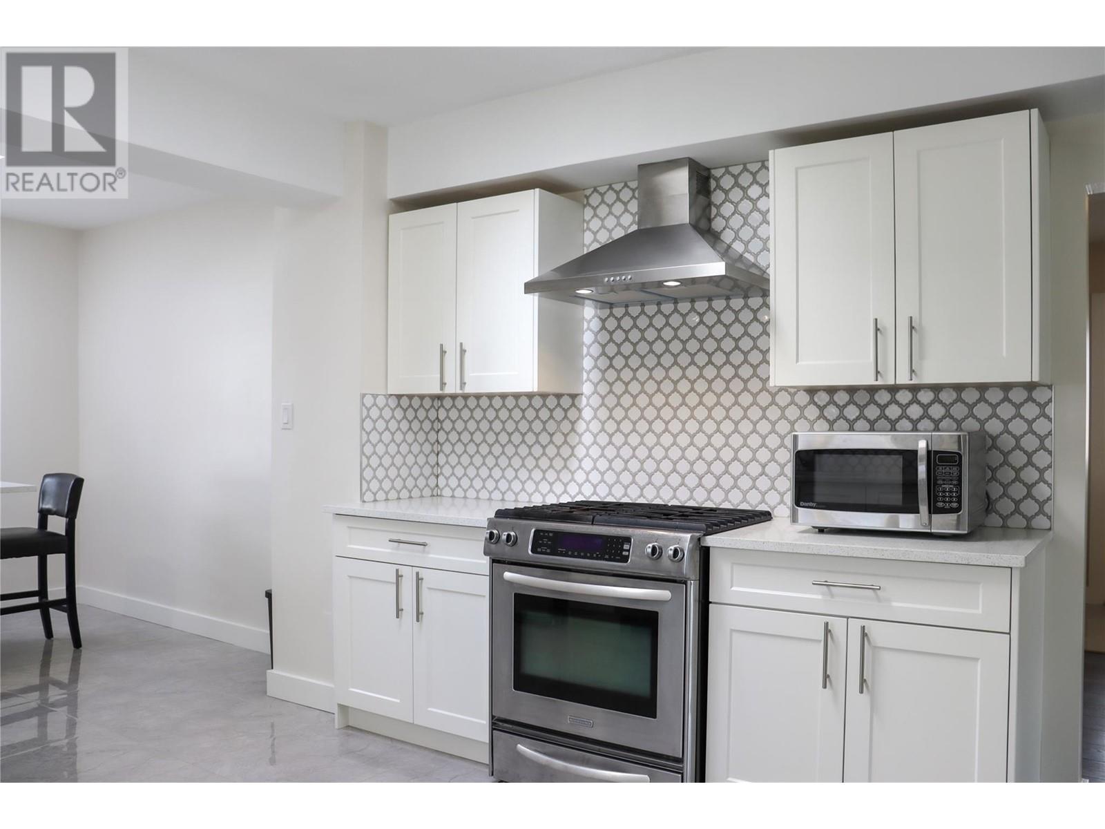 Property at 7212 HERON Lane image 4