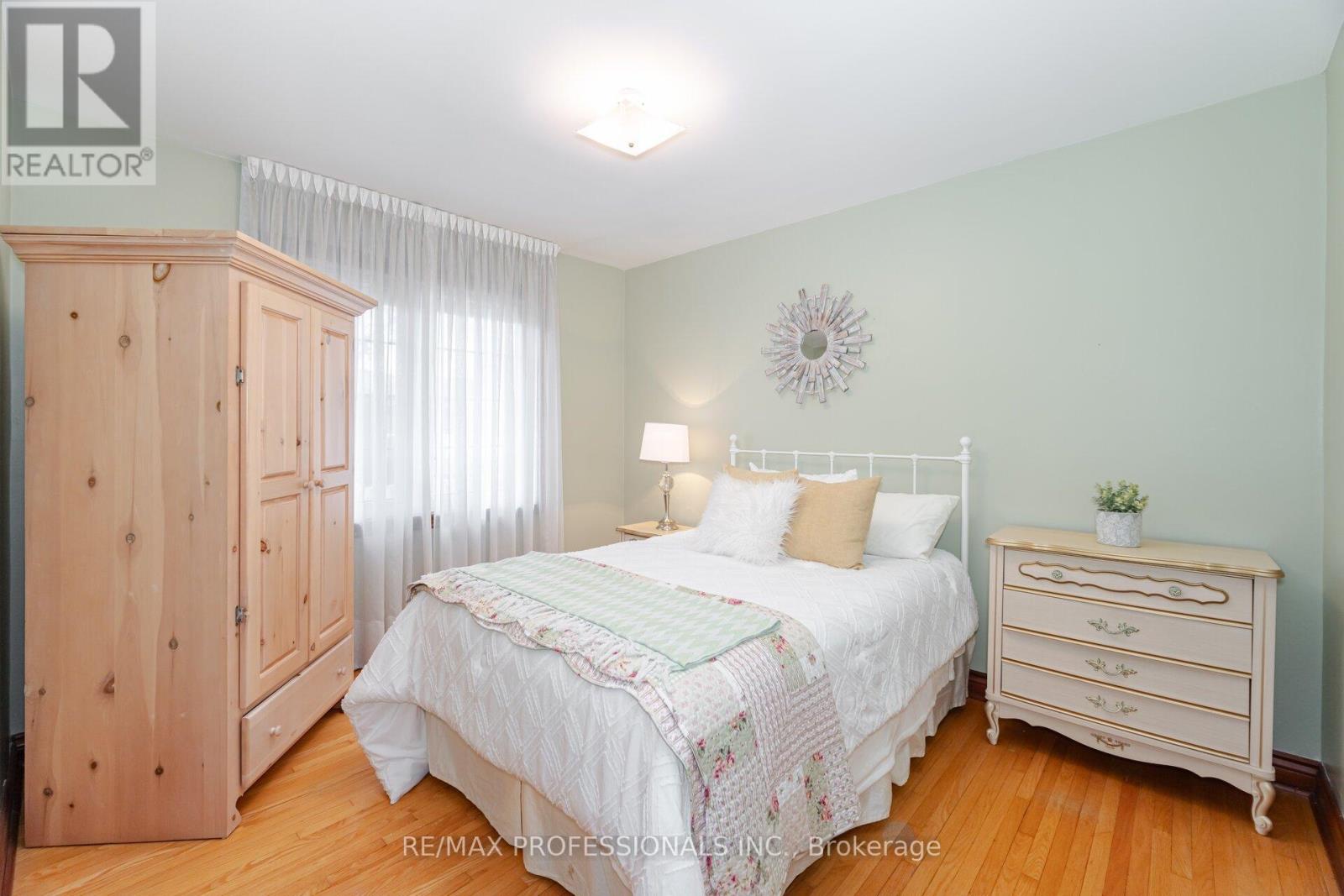 25 Baskerville Crescent, Toronto, Ontario  M9C 1T6 - Photo 16 - W11942350