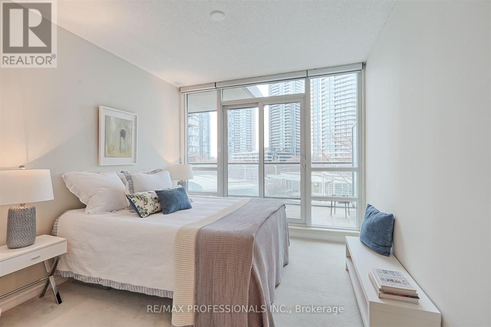 2240 Lake Shore Boulevard W, Toronto, Ontario  M8V 0B1 - Photo 16 - W11941732