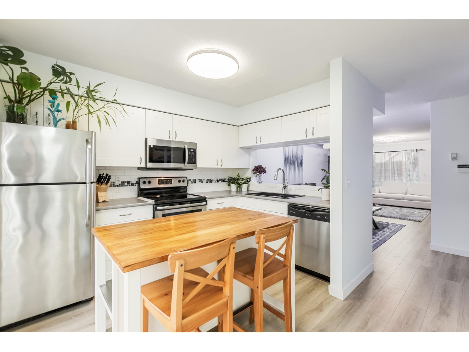 Property at 6 13713 72A AVENUE image 1