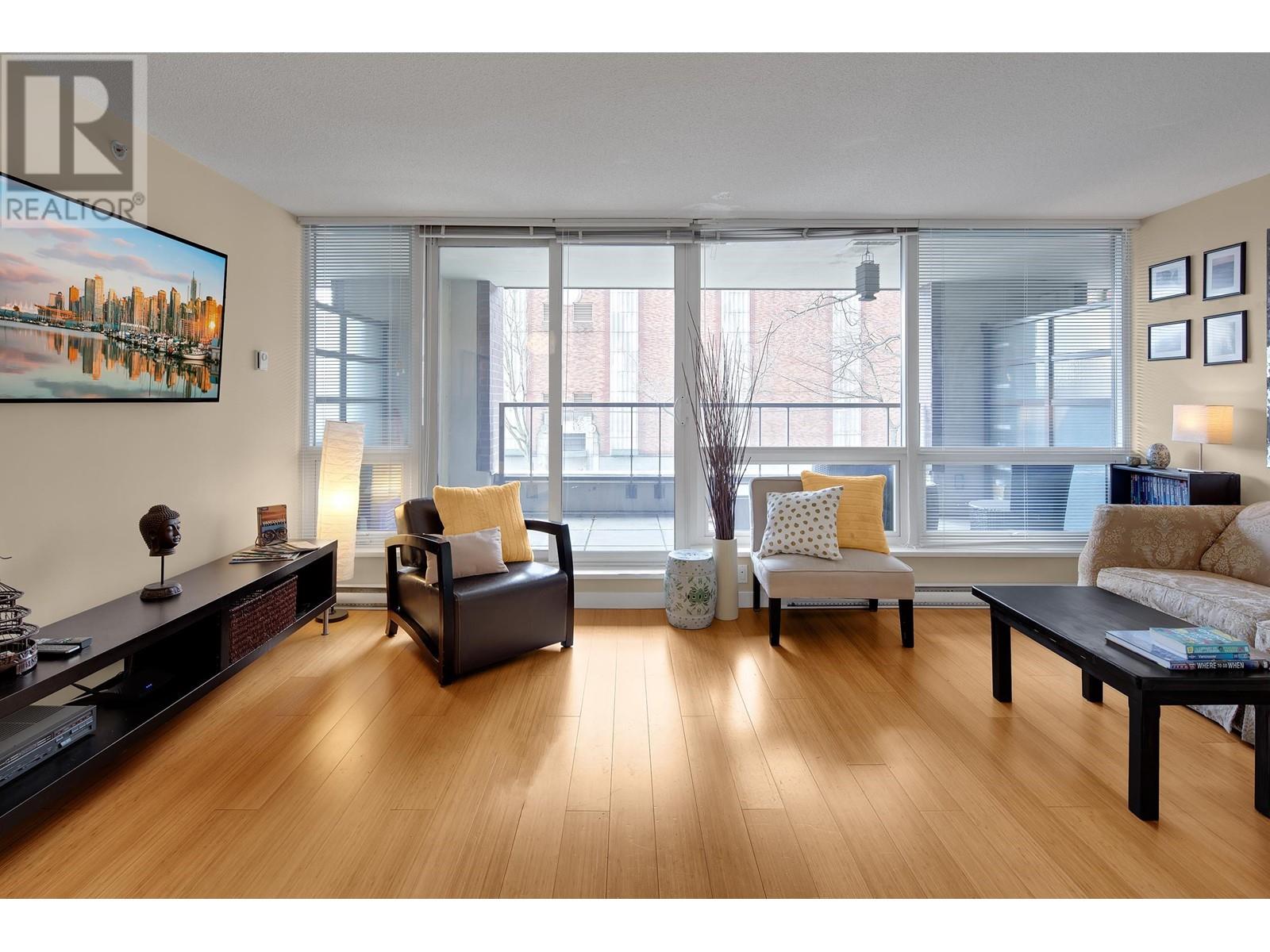 203 718 Main Street, Vancouver, British Columbia  V6A 0B1 - Photo 5 - R2954377