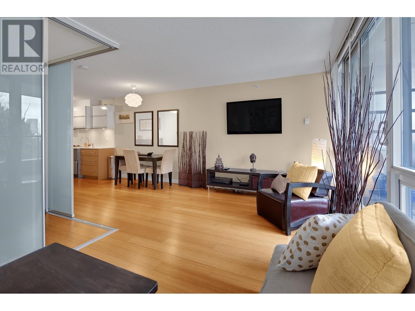 203 718 Main Street, Vancouver, British Columbia  V6A 0B1 - Photo 13 - R2954377