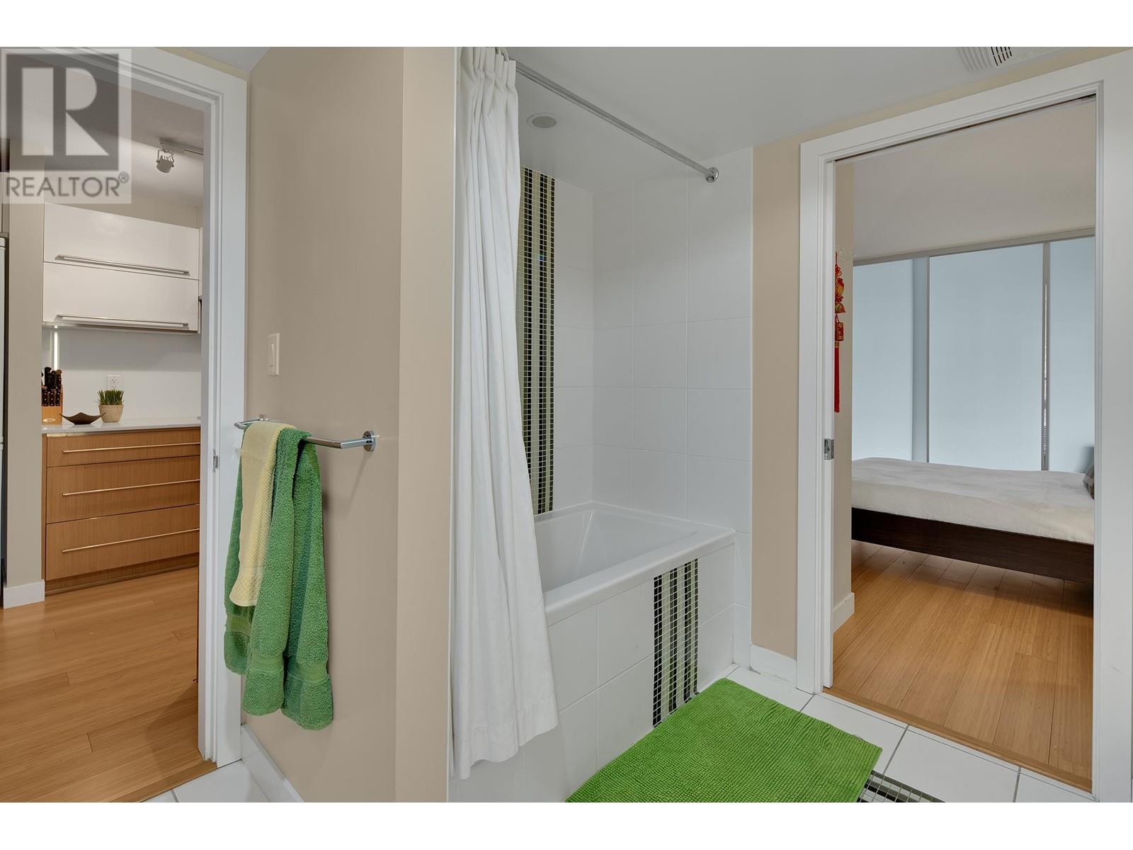 203 718 Main Street, Vancouver, British Columbia  V6A 0B1 - Photo 17 - R2954377