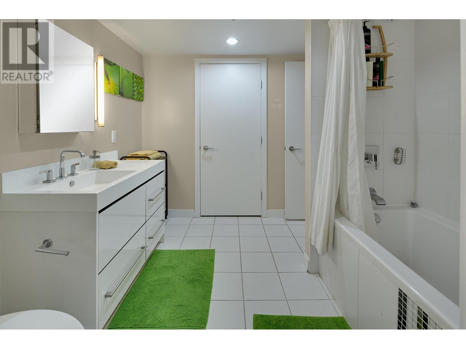 203 718 Main Street, Vancouver, British Columbia  V6A 0B1 - Photo 15 - R2954377