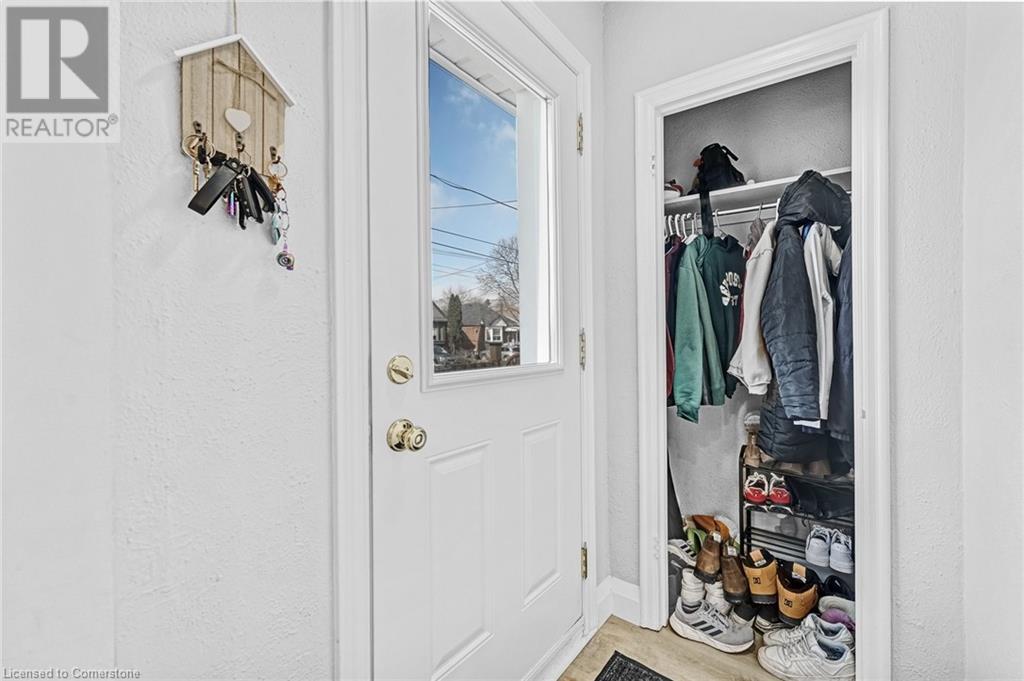 237 East 19th Street, Hamilton, Ontario  L9A 4S4 - Photo 5 - 40692199