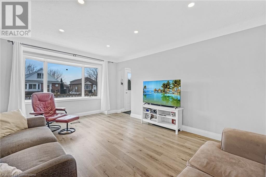 237 East 19th Street, Hamilton, Ontario  L9A 4S4 - Photo 7 - 40692199